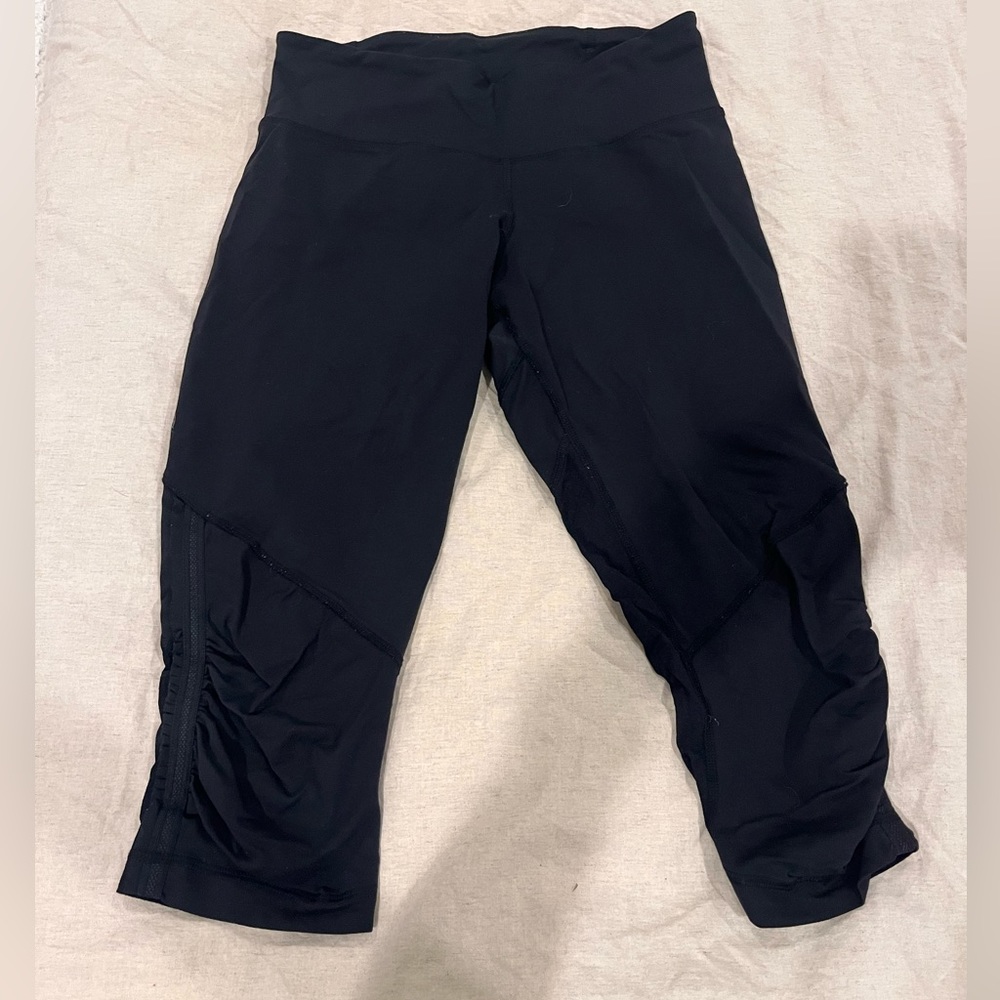 Black Lululemon cropped leggings